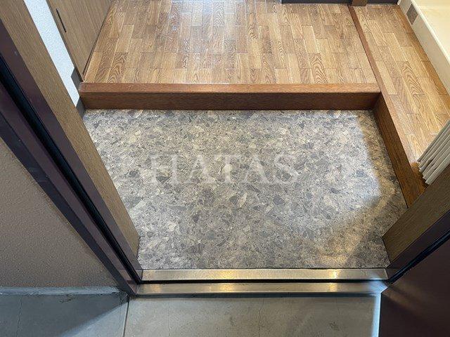 玄関　同物件別部屋です。