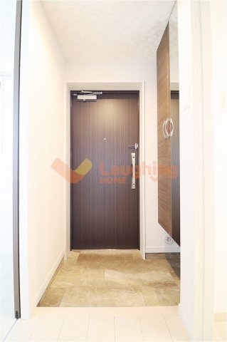 玄関　※別号室のお写真になります。