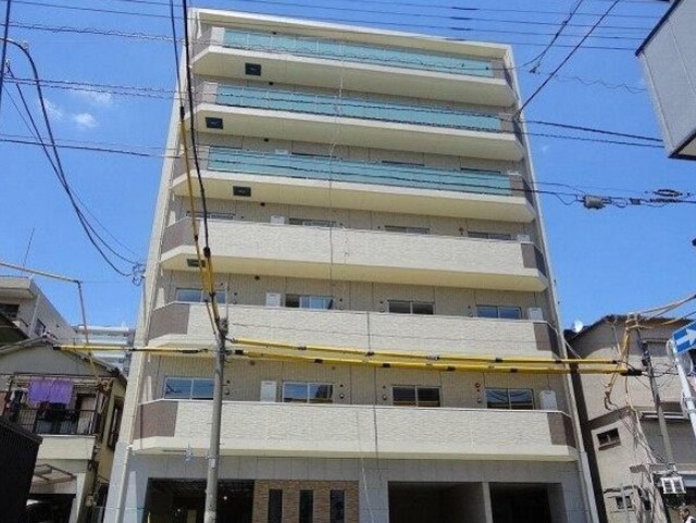 建物外観　７階建ての賃貸マンション
