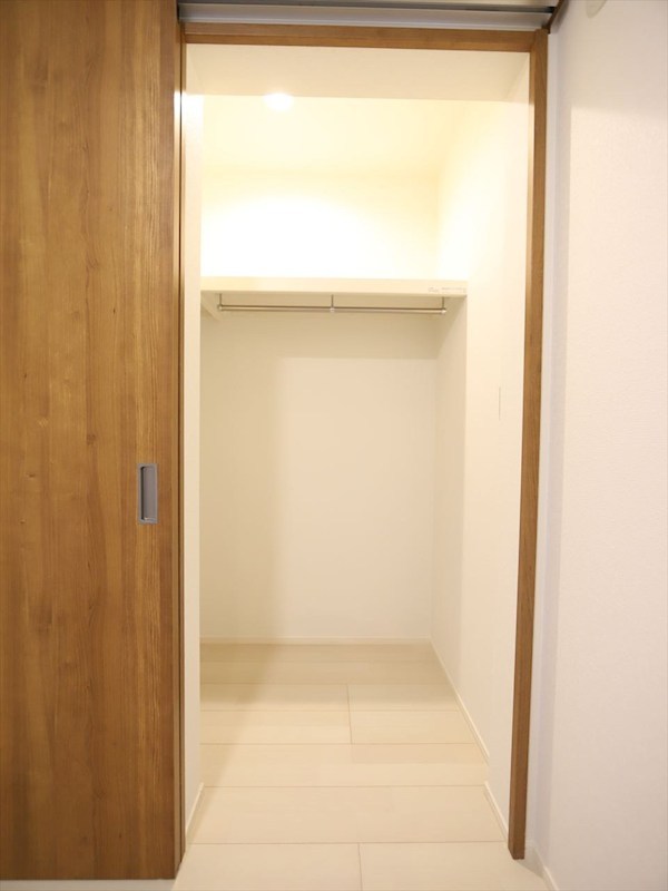 収納　ウォークインクローゼット（収納充実してます）　同仕様写真
