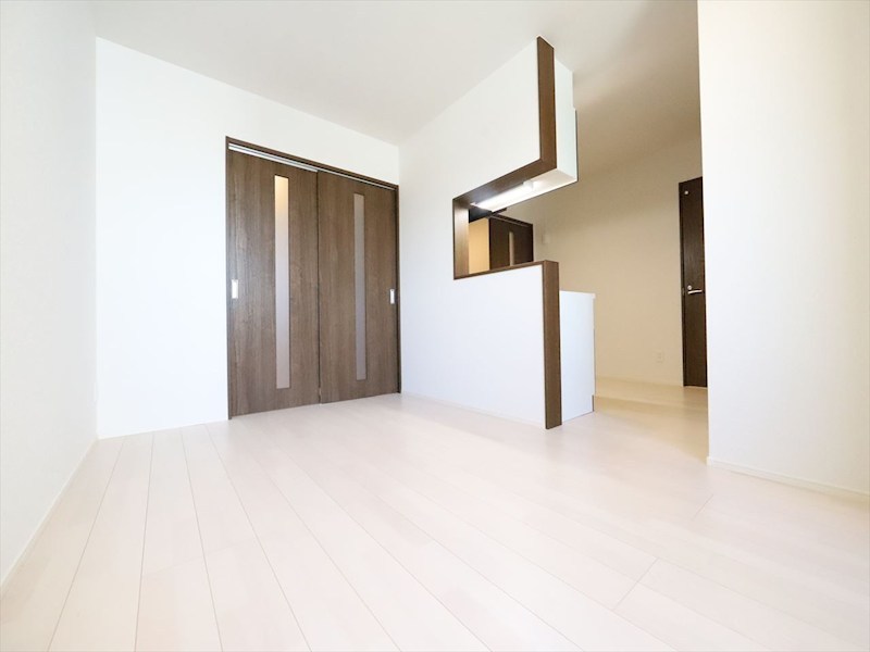 居室・リビング　ＬＤＫ11.4帖　システムキッチン　エアコン完備　同仕様写真