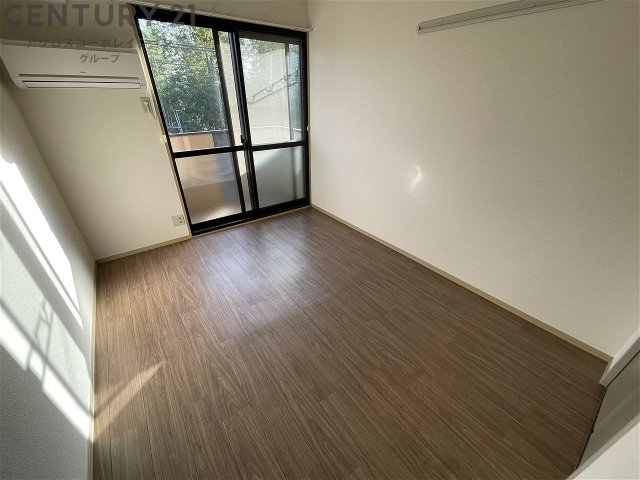 居室・リビング　エアコン付きで快適に過ごせます♪