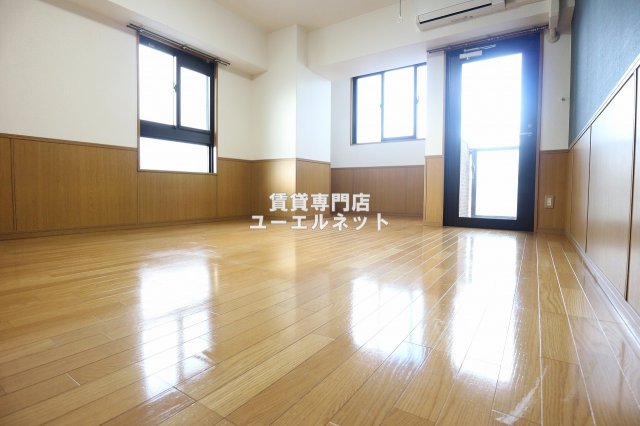 居室・リビング　ゆったりとくつろげる、落ち着きのある居室空間です