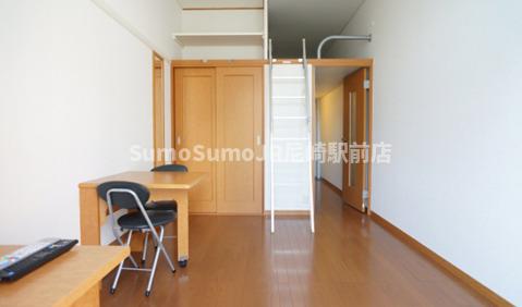 居室・リビング　こちらのリビングで趣味の時間をお楽しみください