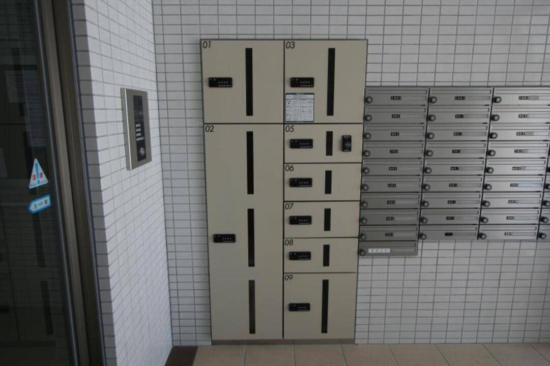 エントランス　宅配ボックス
