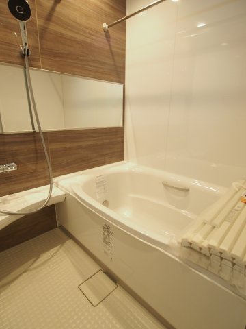 バス・シャワールーム　追い焚き・乾燥機付きの快適バスルーム