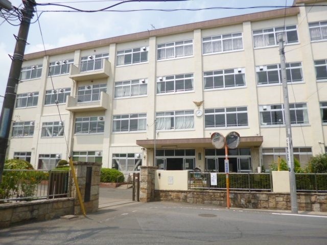 中学校　八王子市立第七中学校（中学校）まで980m