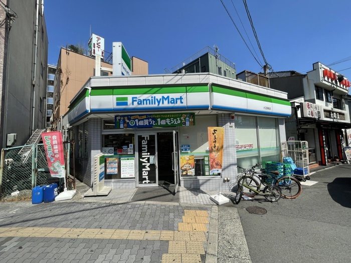 コンビニ　ファミリーマート（コンビニ）まで250m