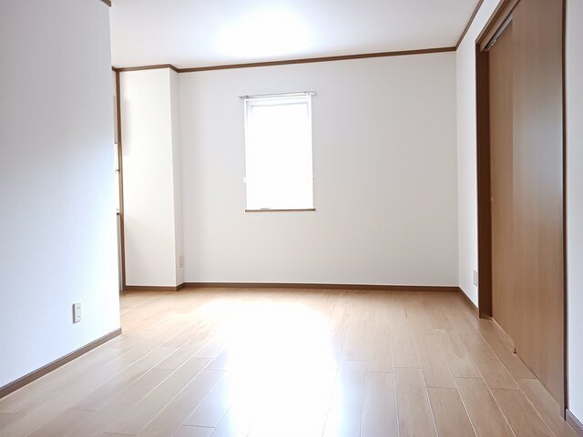 居室・リビング　こちらの居間で趣味の時間をお楽しみください
