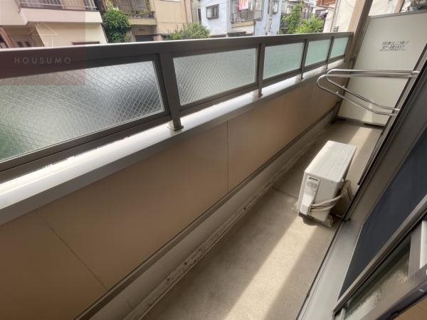 バルコニー　暖かな日差しのふりそそぐバルコニー