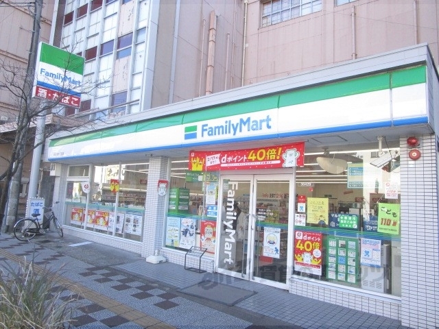 コンビニ　ファミリーマート草津大路一丁目（コンビニ）まで180m