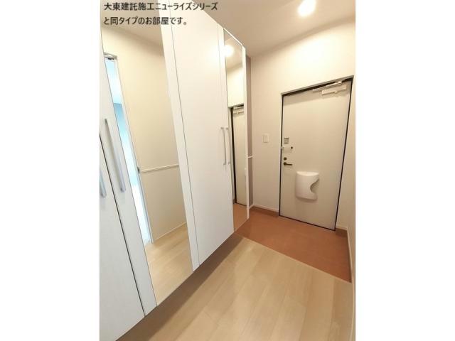 玄関　※同タイプ　別物件部屋