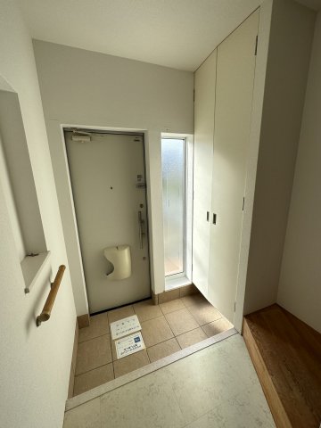 玄関　※同物件、別のお部屋の写真です。設備は現況に従います。