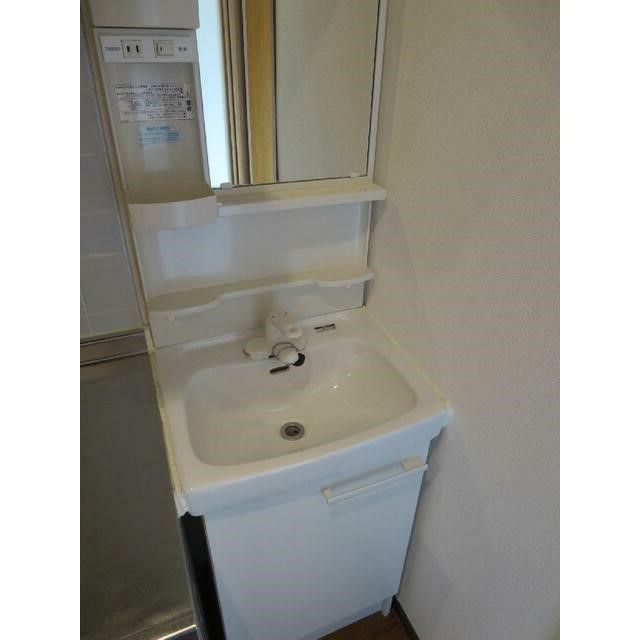 洗面設備　写真は同マンションの別のお部屋の場合があります