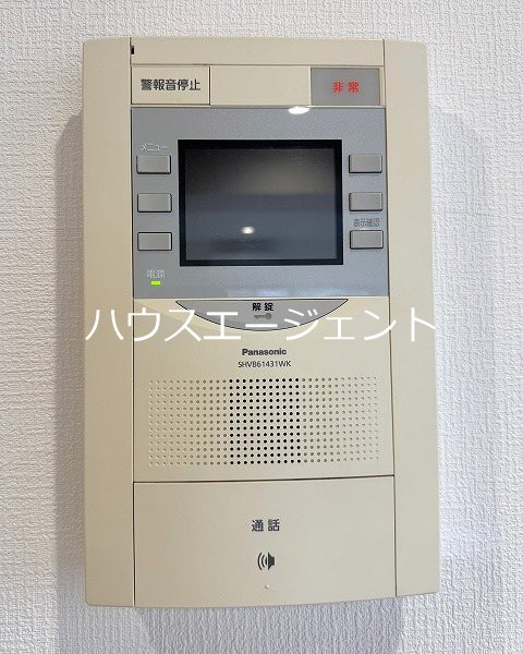 セキュリティ　モニター付きインターホンで来客対応も安心です。※参考画像