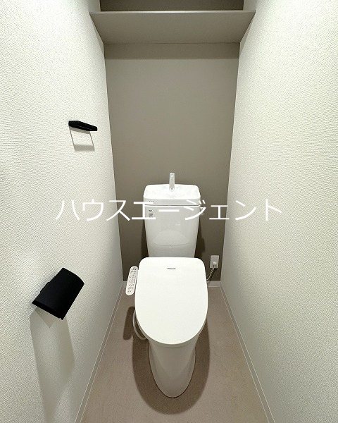 トイレ　温水洗浄便座で落ち着きます。※別部屋参考写真