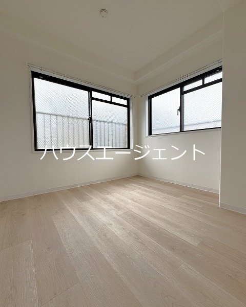 その他部屋・スペース　二面採光です。※別部屋参考写真