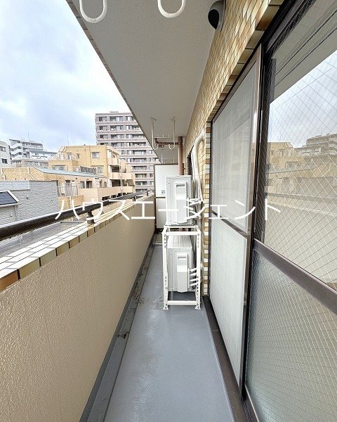 バルコニー　バルコニーでは洗濯物も沢山干せます。※別部屋参考写真