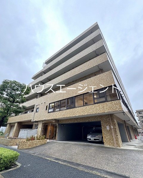 建物外観　鉄筋コンクリート造のマンションです。
