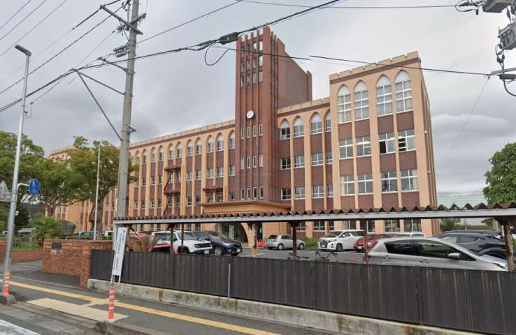 中学校　東中学校（中学校）まで943m