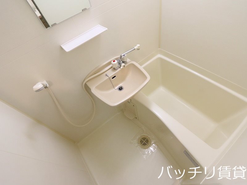 バス・シャワールーム　同型タイプの為、現状を優先致します。