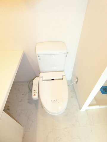 トイレ　※同タイプ参考写真です（カラータイプが異なる場合がございます