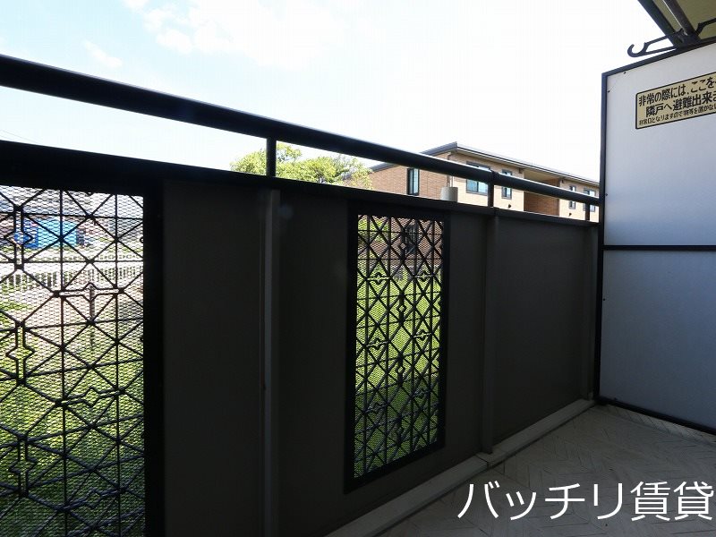 バルコニー　別号室の画像。現況優先