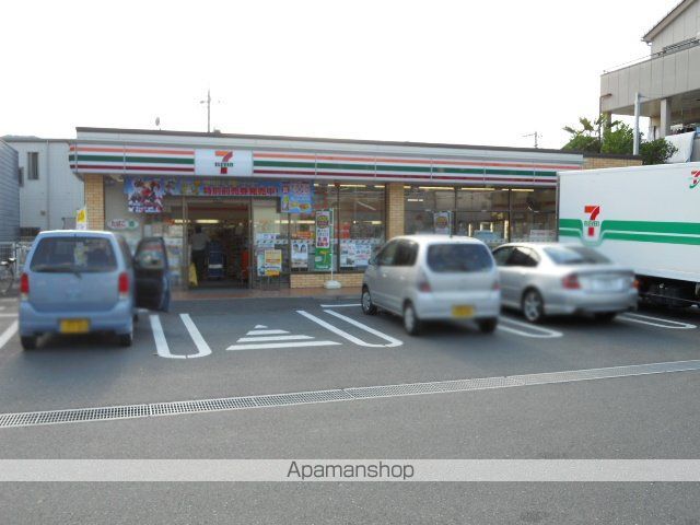 コンビニ　セブンイレブン（コンビニ）まで300m