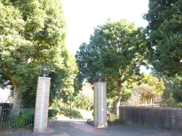 公園　芹ヶ谷公園（公園）まで580m