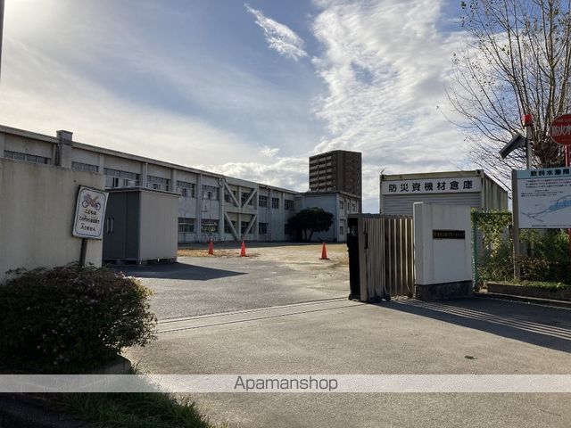 小学校　横須賀小学校（小学校）まで243m