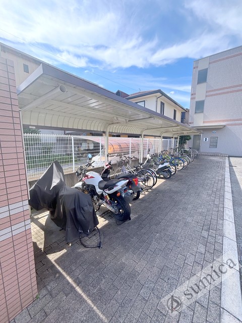 その他共有部分　屋根付き駐輪場が嬉しいです♪♪