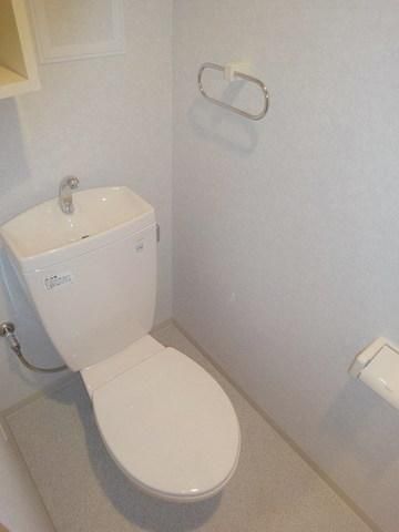 トイレ　清潔感のあるトイレルーム
