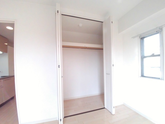 収納　クローゼットタイプの使い易い収納付き