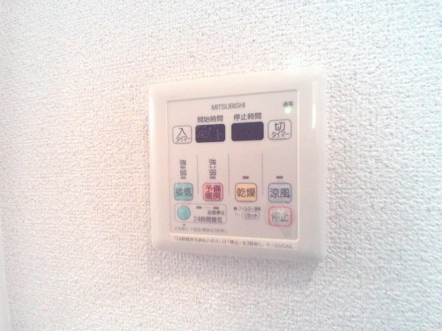 その他　雨の日などにあると便利な浴室乾燥機も完備
