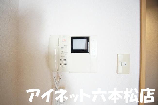 セキュリティ　モニター付きインターホンで安心です。