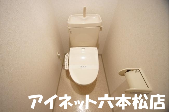 トイレ　清潔感のある空間です。
