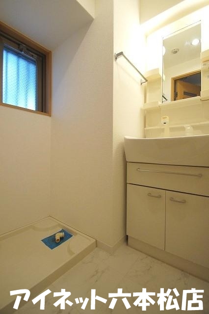 洗面設備　朝の支度にいかがでしょうか。