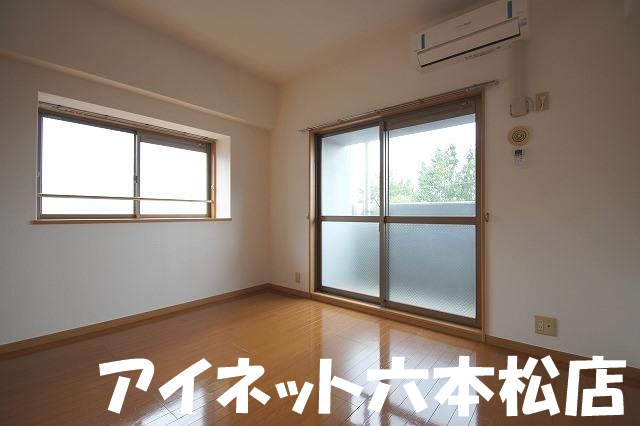 居室・リビング　広々とした洋室です。