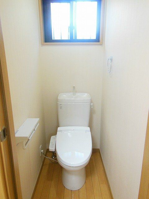 神戸電鉄粟生線 志染駅 徒歩5分 2階建 築19年のトイレ写真
