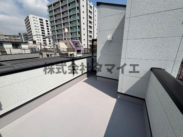 バルコニー　暖かな日差しのふりそそぐバルコニー