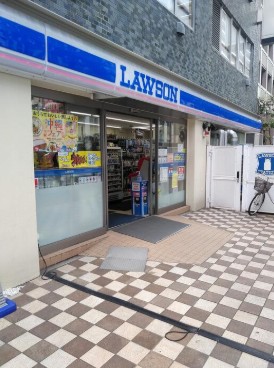 コンビニ　ローソン 西新橋愛宕下通店（コンビニ）まで81m