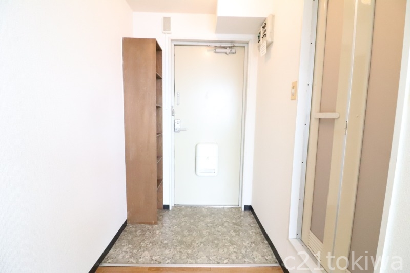 玄関　※同建物別部屋写真です