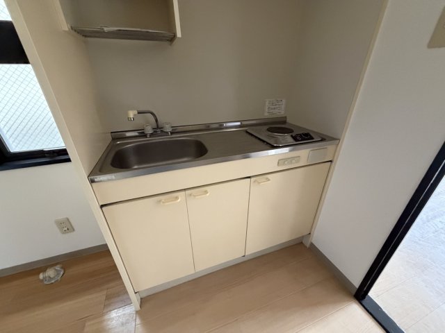 キッチン　同物件別号室の写真です。