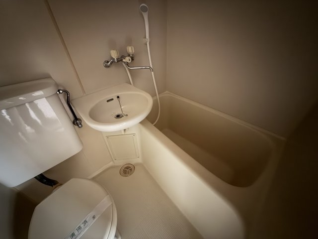 バス・シャワールーム　同物件別号室の写真です。