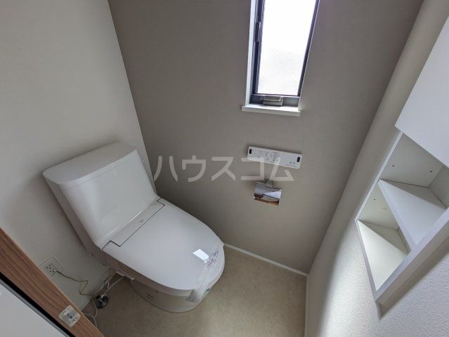 市川2丁目貸家のトイレ写真