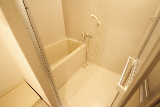バス・シャワールーム　※別部屋の写真です