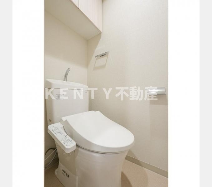 トイレ　落ち着いた色調のトイレです