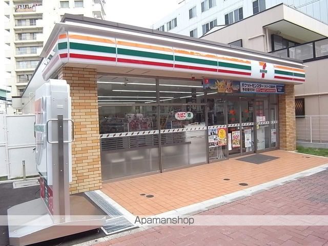コンビニ　セブンイレブン（コンビニ）まで657m
