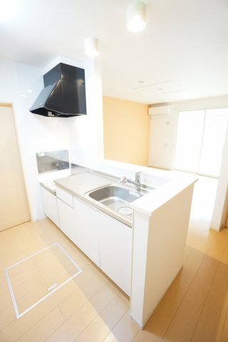 キッチン　※同物件・反転タイプの写真です。