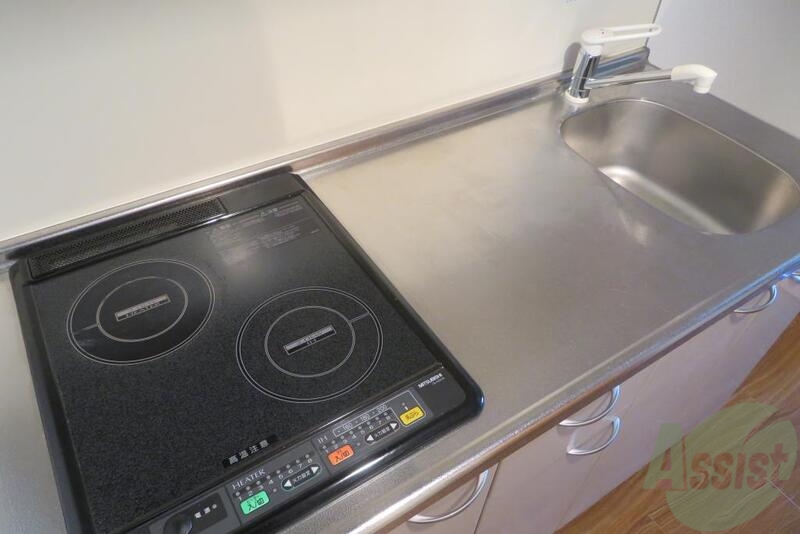 キッチン　オール電化なので料理後の後片付けも簡単ですね。